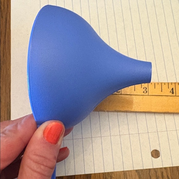 Tupperware Set of 2 Funnels - Brand New - Picture 7 of 8